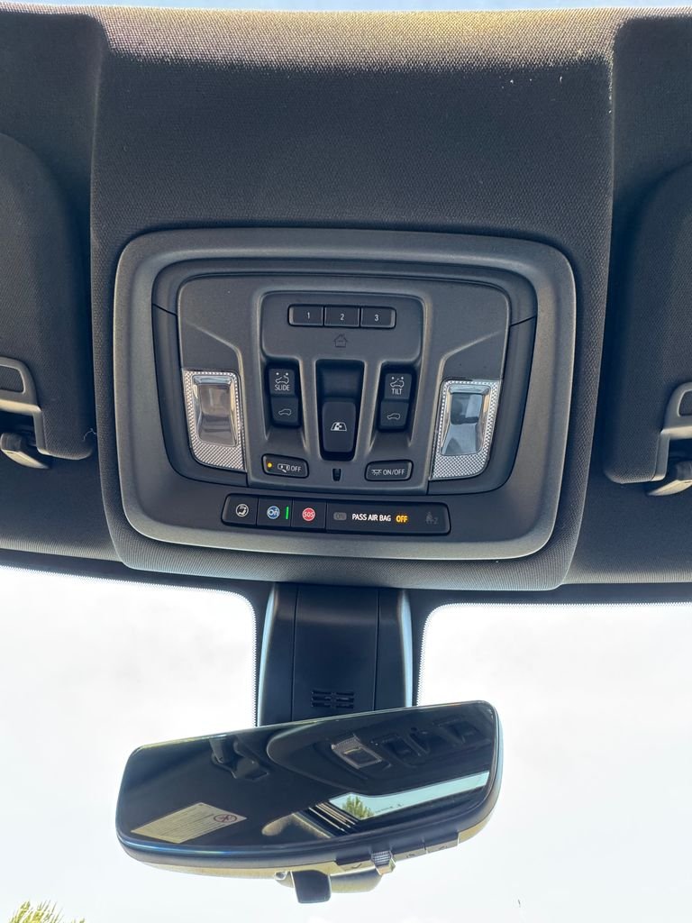 Used 2022 Silver Ice Metallic Chevrolet High Country image 23