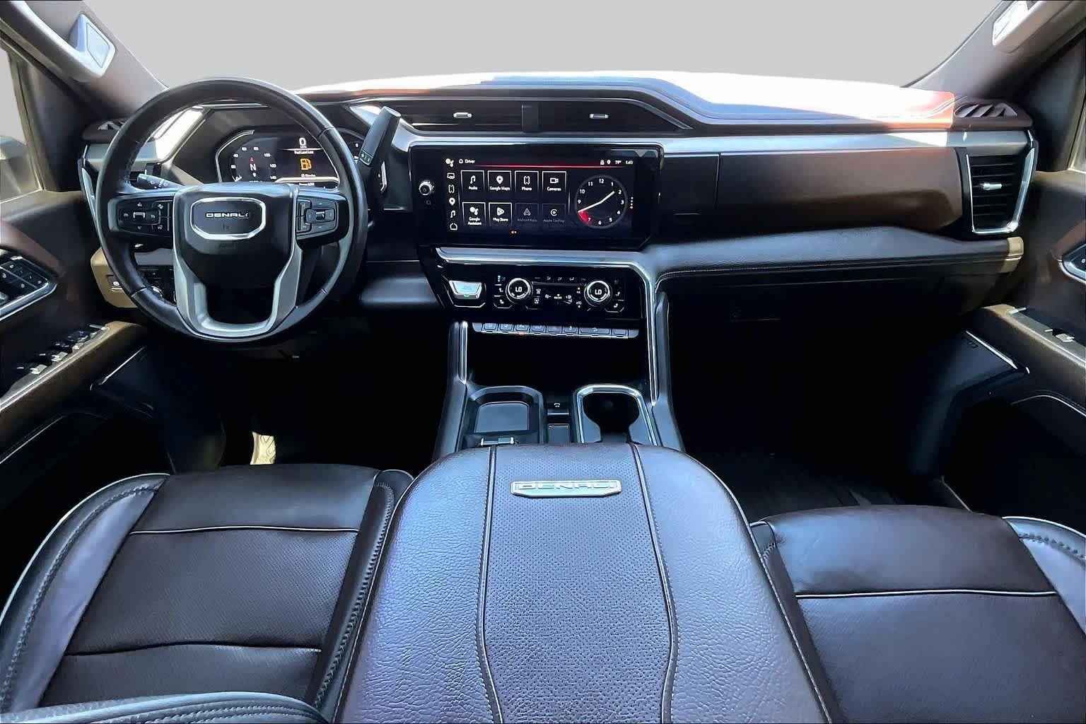 Used 2024 White Frost Tricoat GMC Denali image 15