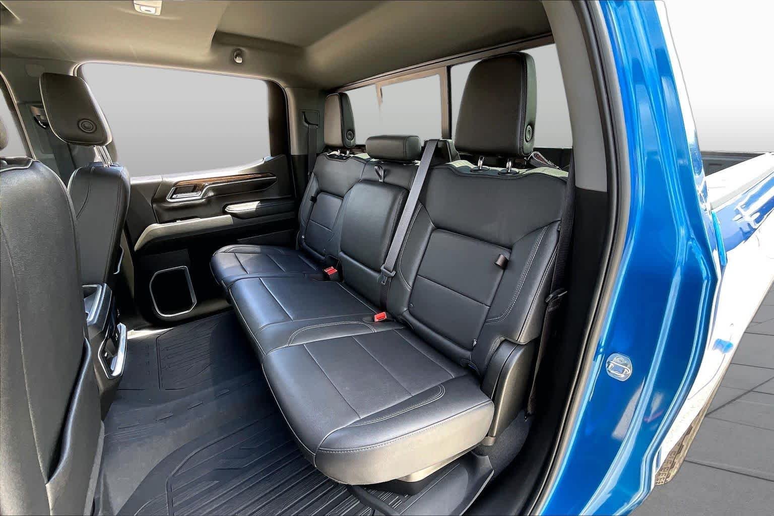 Used 2024 Dynamic Blue Metallic GMC Elevation image 20