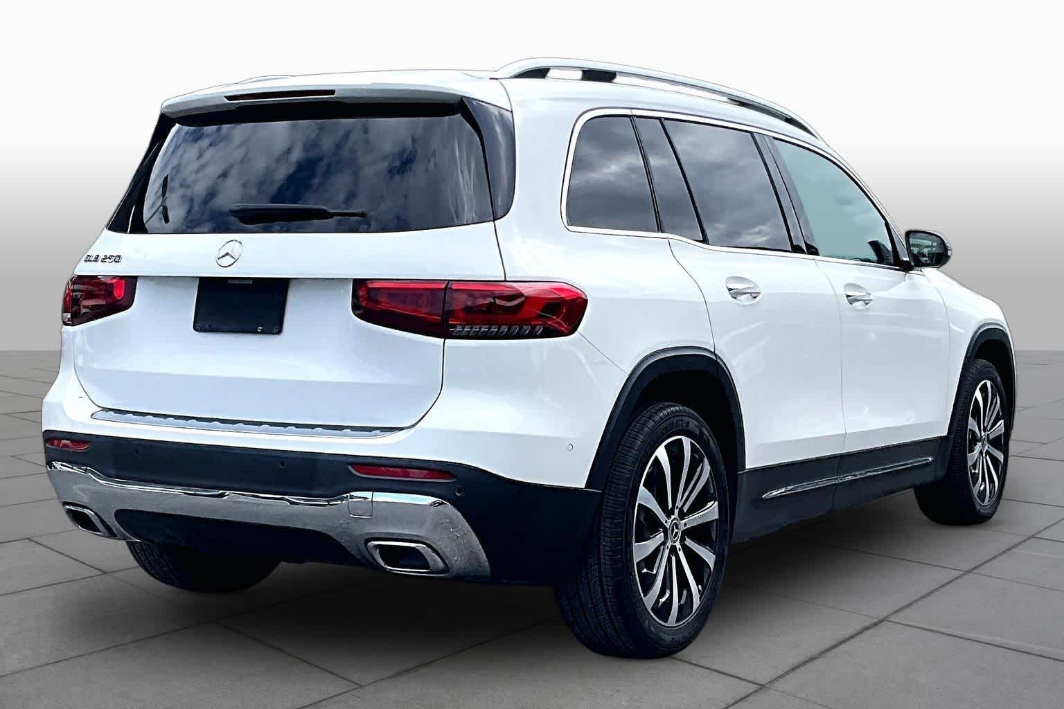 Used 2022 Polar White Mercedes-Benz GLB 250 image 13