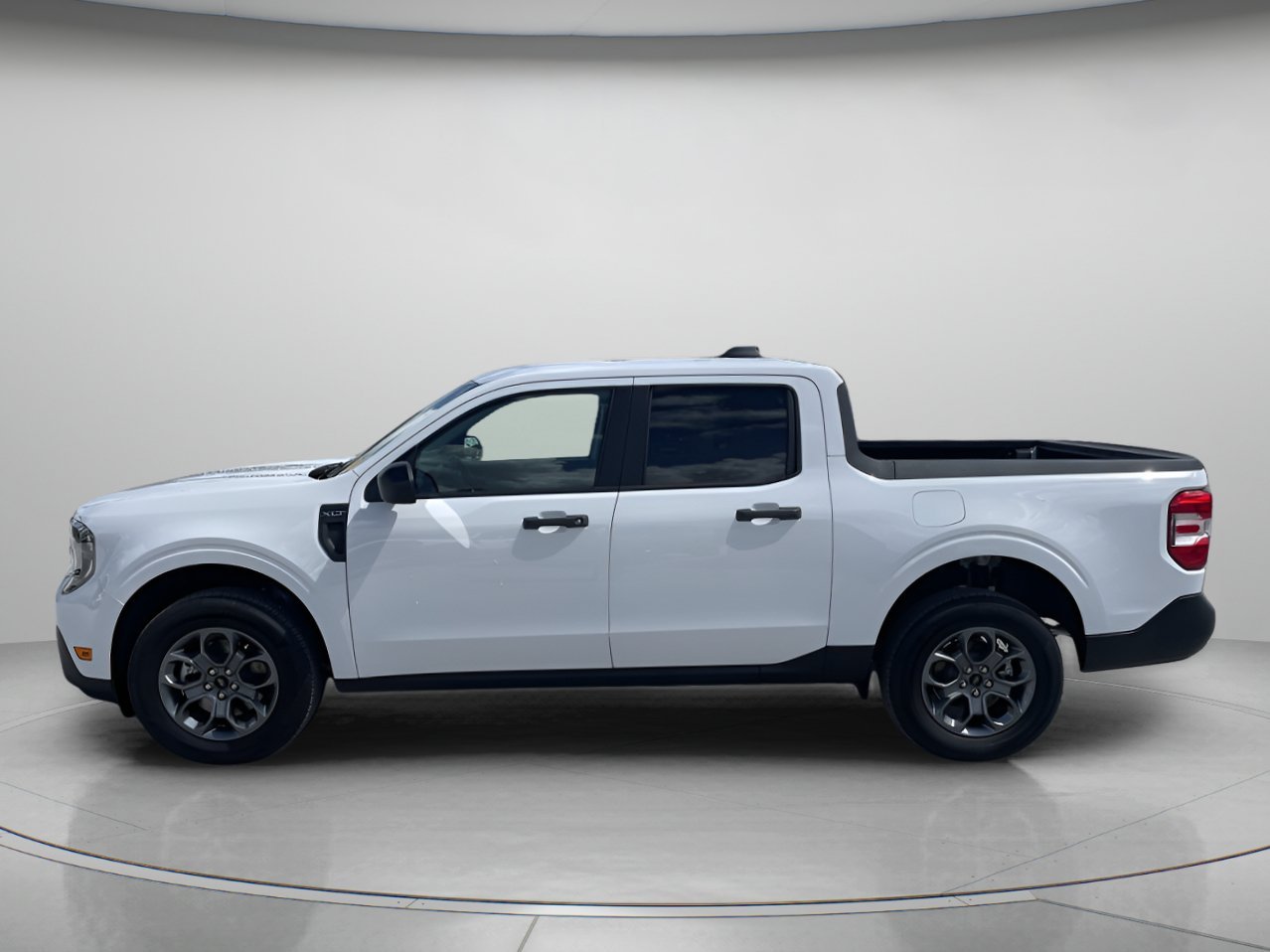 New 2026 Oxford White Ford XLT image 5