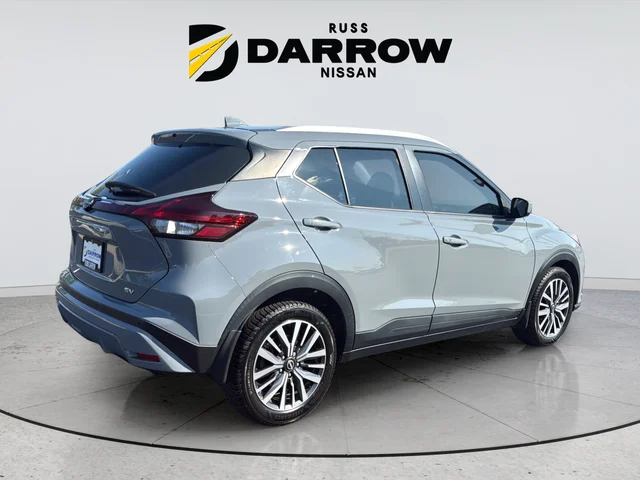 Used 2022 Gray Nissan SV image 5