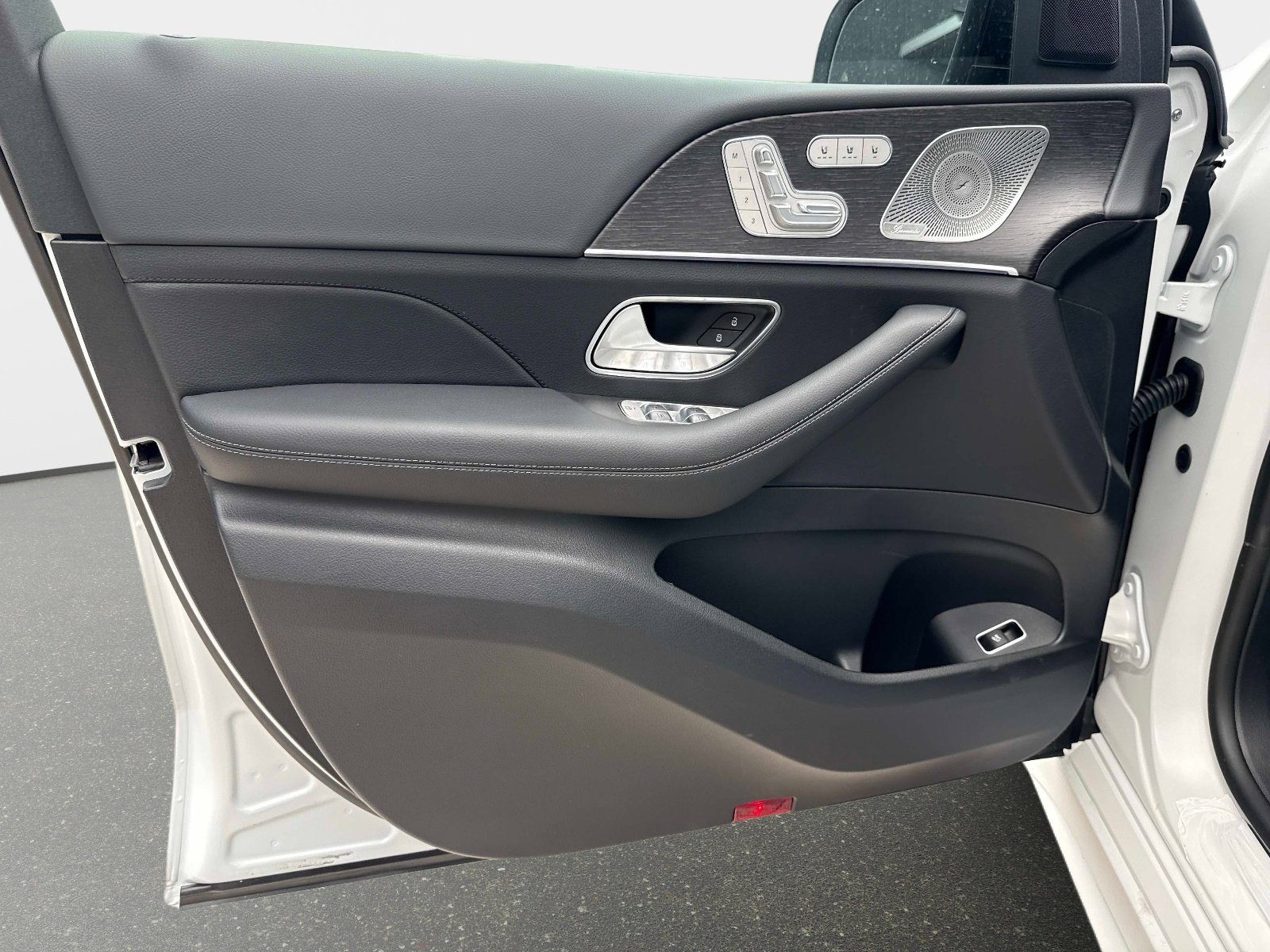 New 2026 Moonlight White Mercedes-Benz 350 4MATIC® SUV image 18