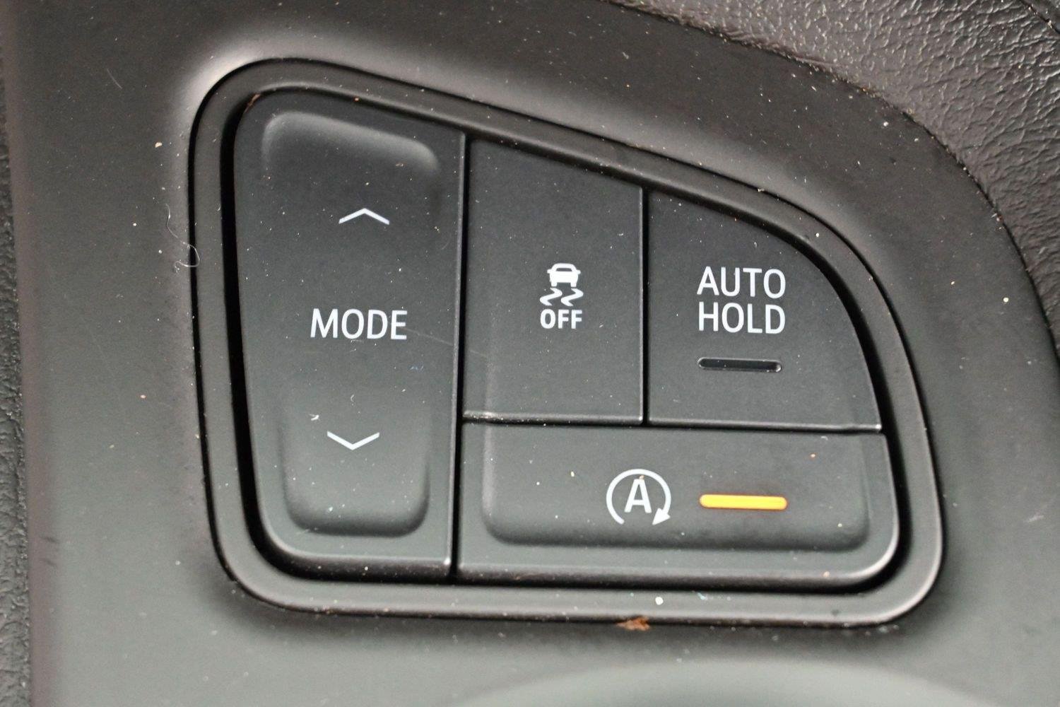 Used 2020 GARNET METALLIC Cadillac Luxury image 27