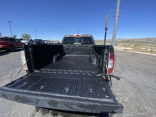 Used 2019 SMOKEY QUARTZ METALLIC GMC 4WD SLE image 11