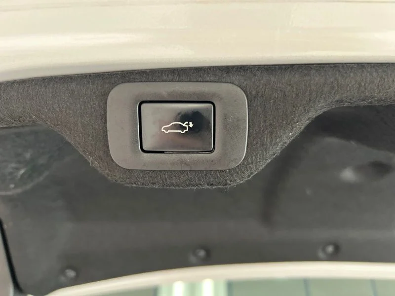 Used 2024 White Lexus 300h Luxury image 9