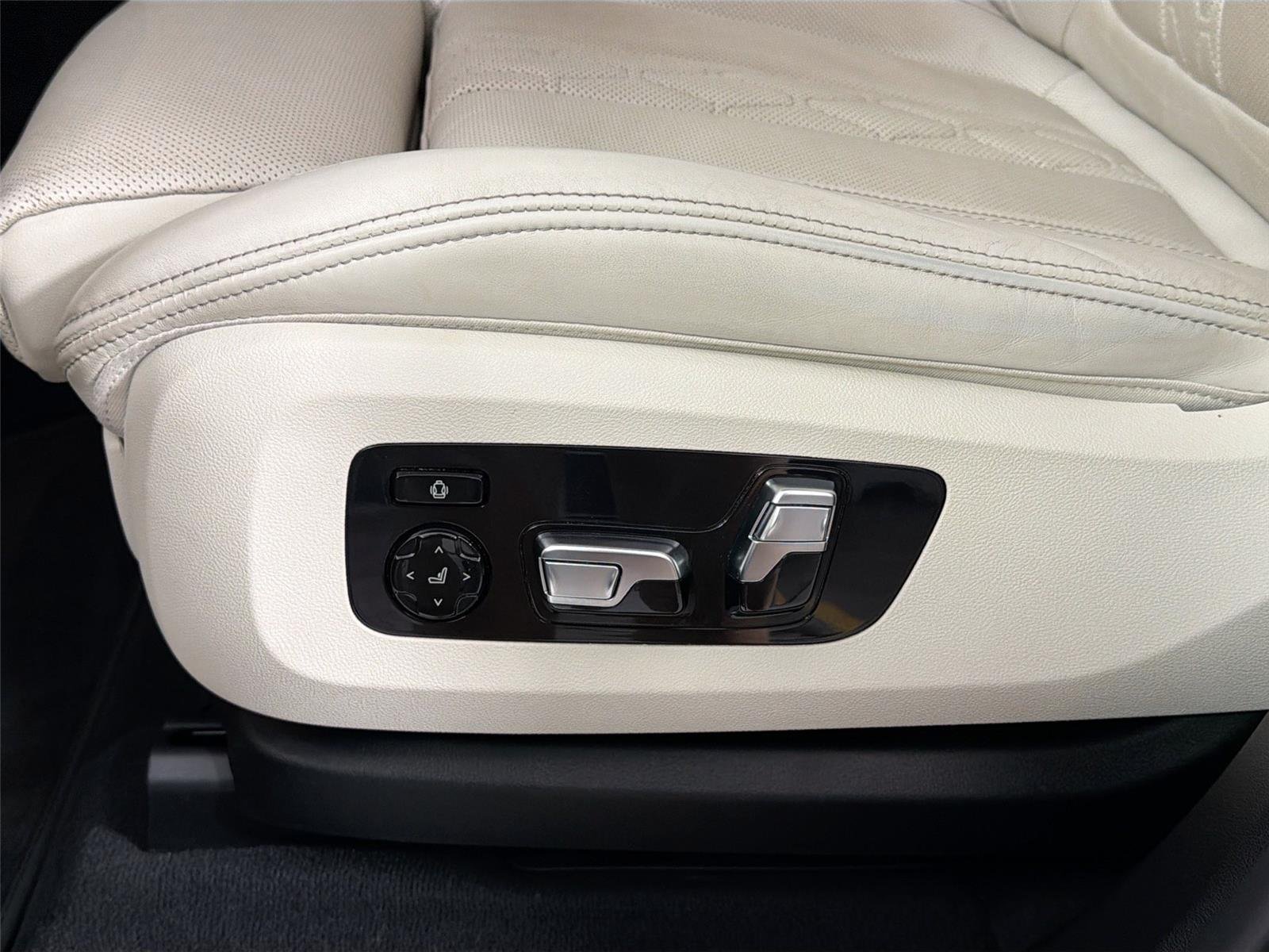 Certified Used 2022 Black Sapphire Metallic BMW xDrive40i image 19