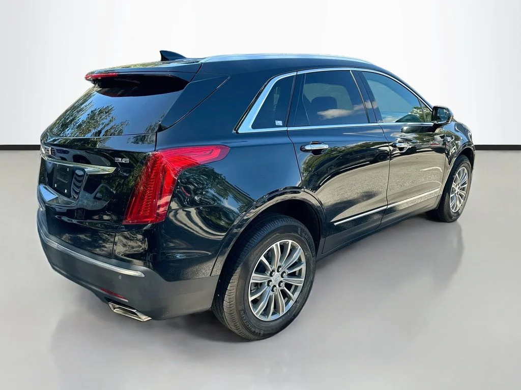 Used 2017 Black Metallic Cadillac Luxury image 5