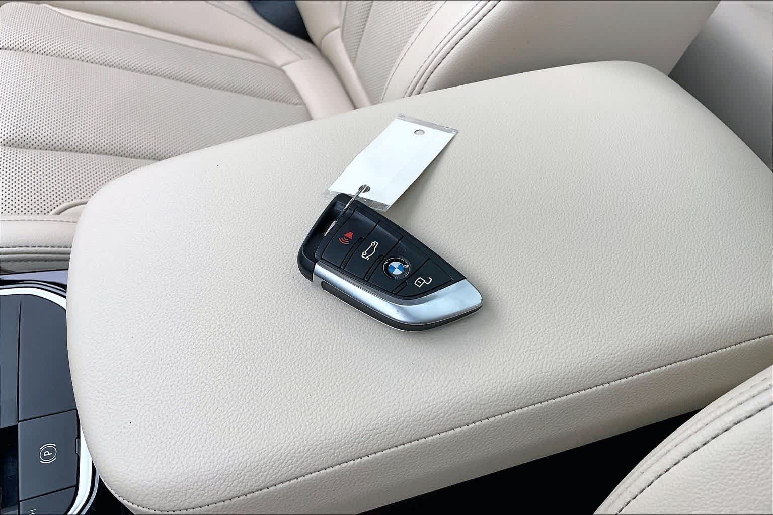 Used 2023 Dark Graphite Metallic BMW xDrive30i image 14