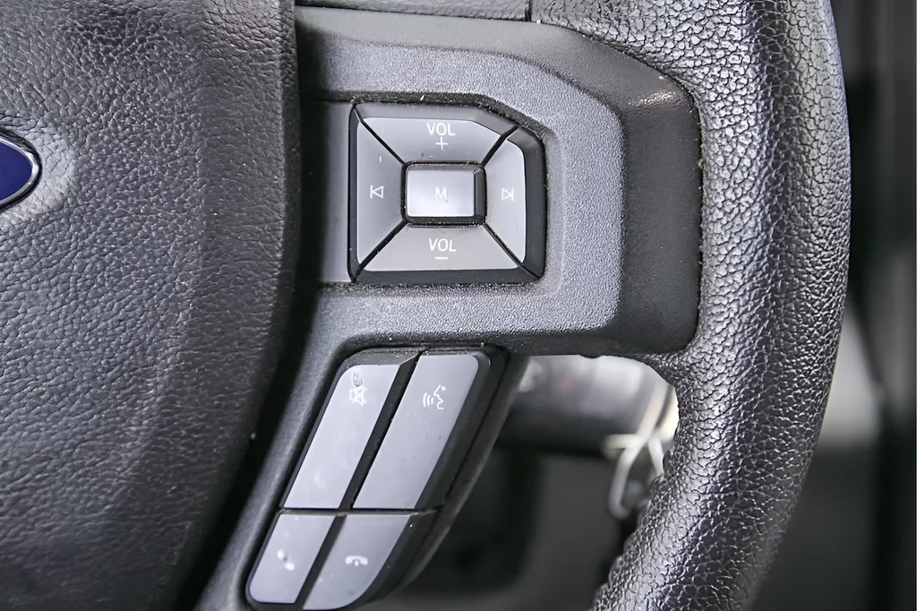 Used 2016 Oxford White Ford XLT image 36