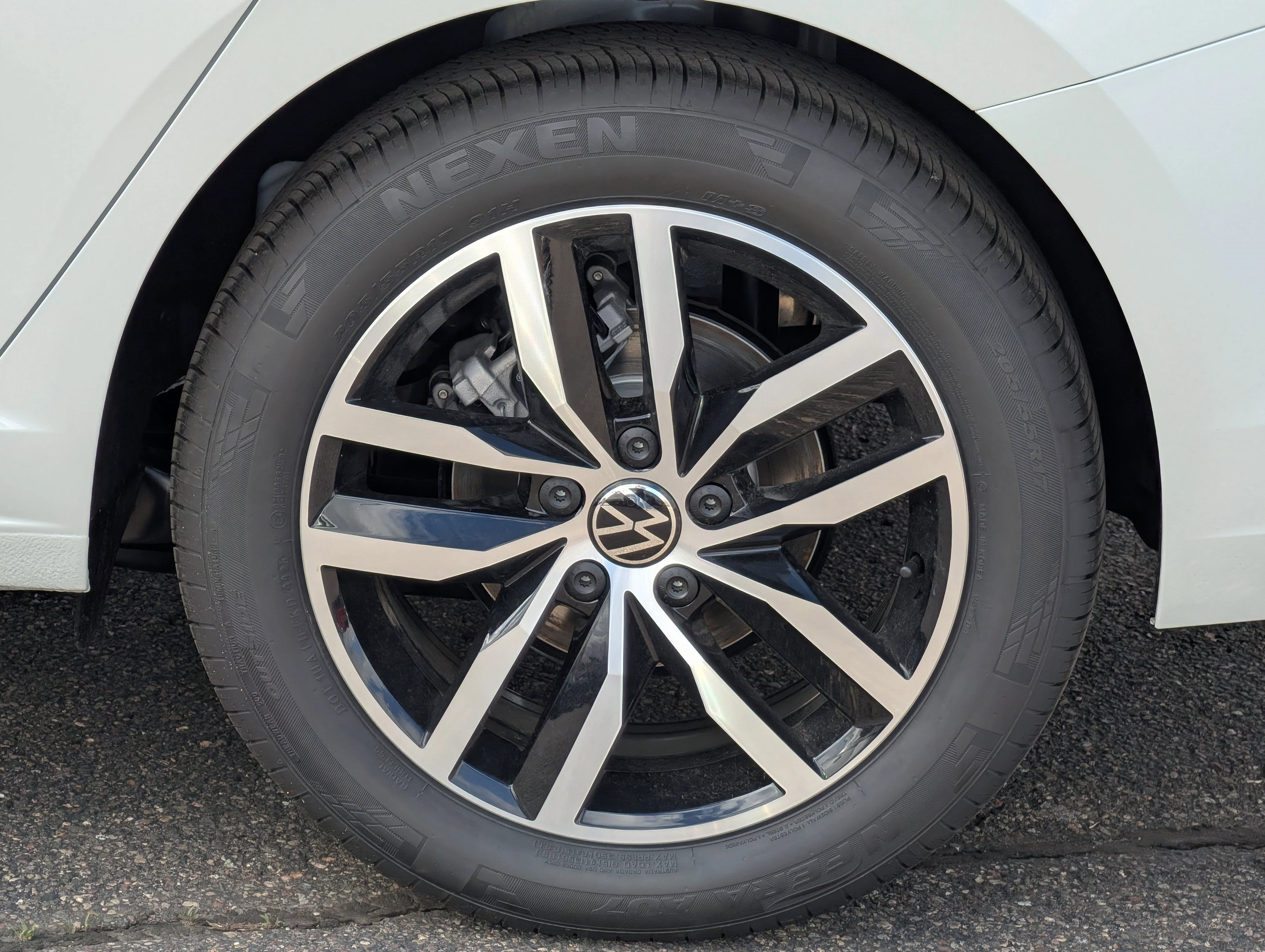 New 2026 Opal White Pearl Volkswagen SE image 3