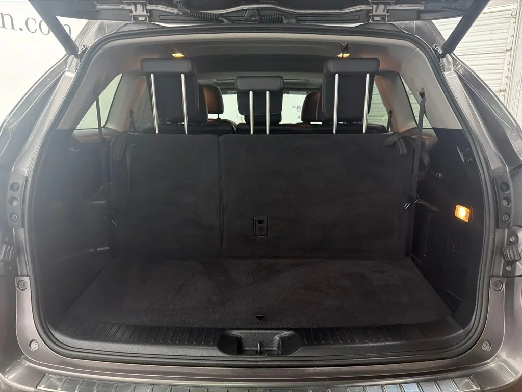 Used 2016 Gray Toyota XLE V6 image 21