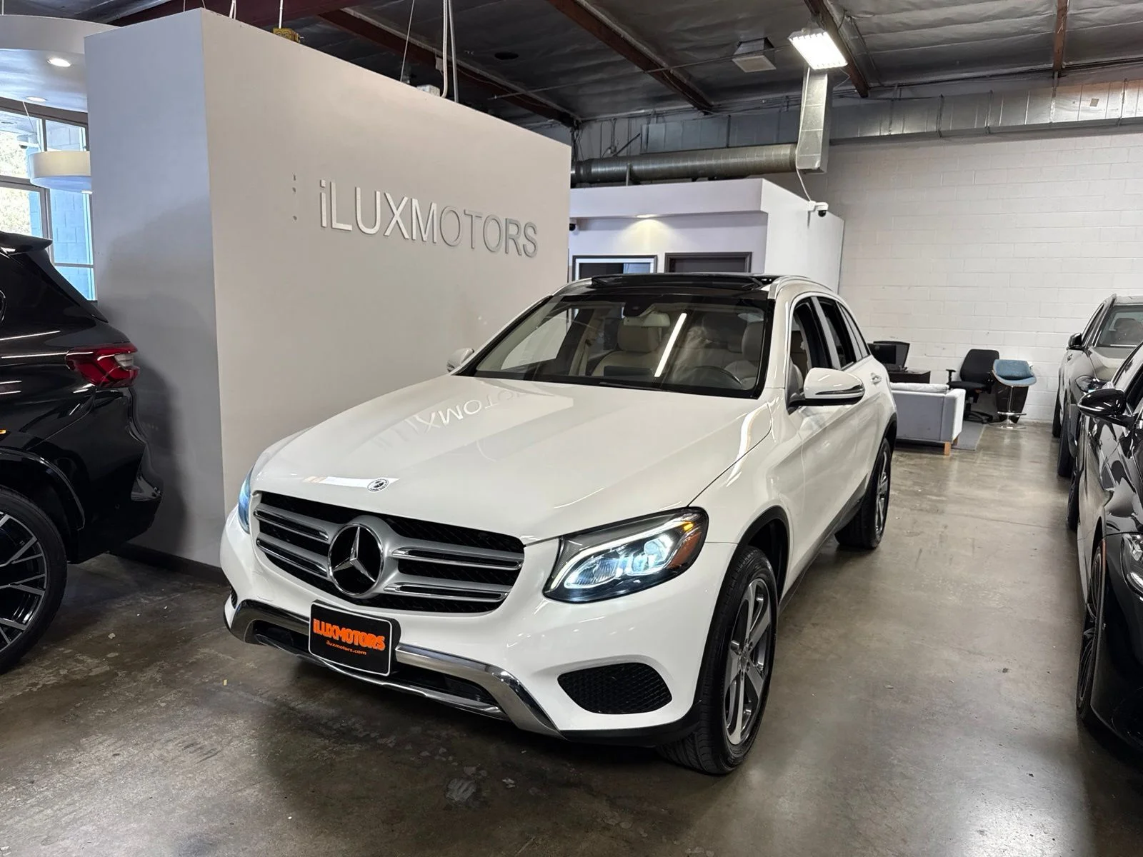 Used 2019 White Mercedes-Benz GLC 300 image 1