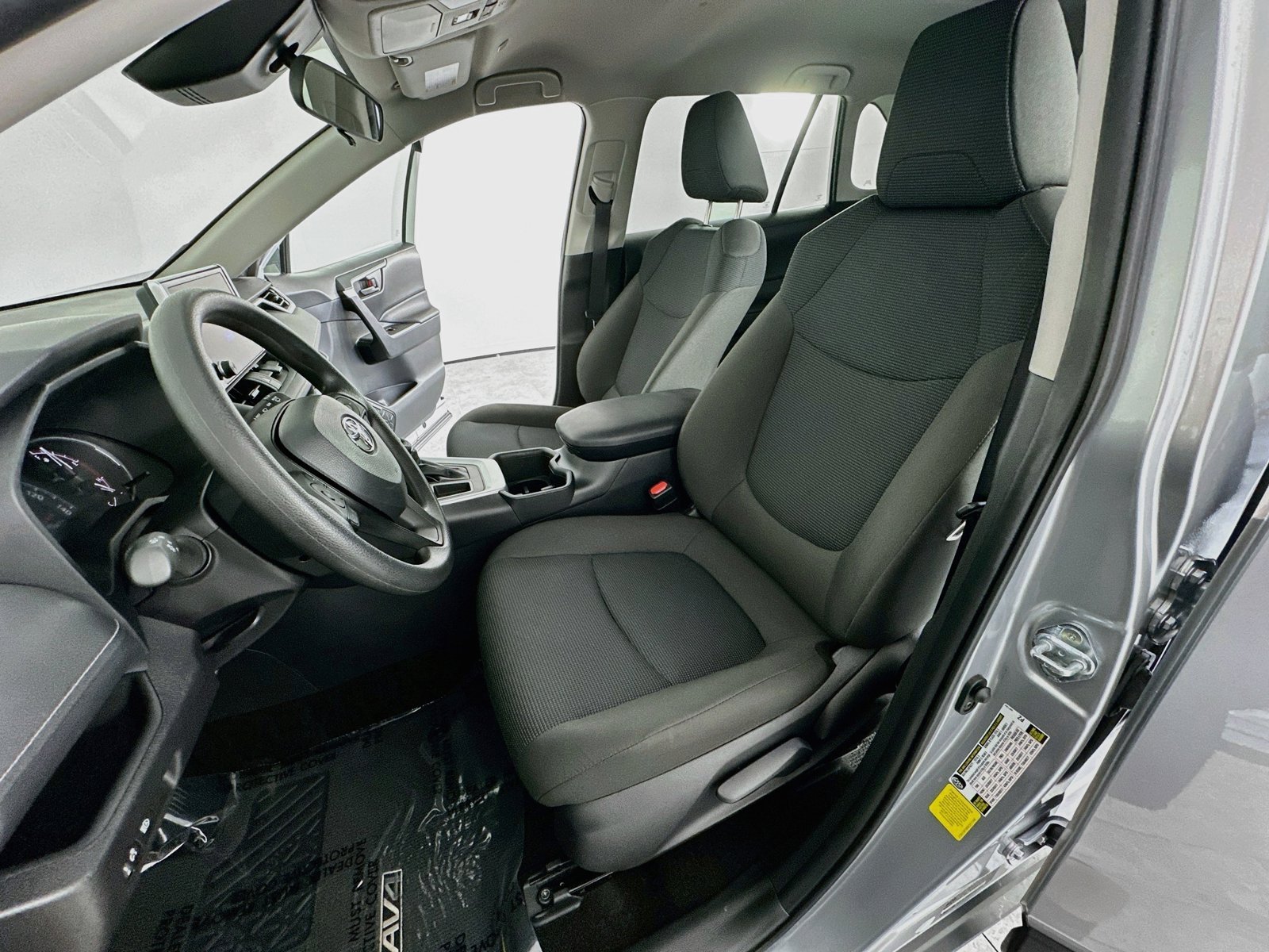2025 Toyota RAV4 LE - Photo 26