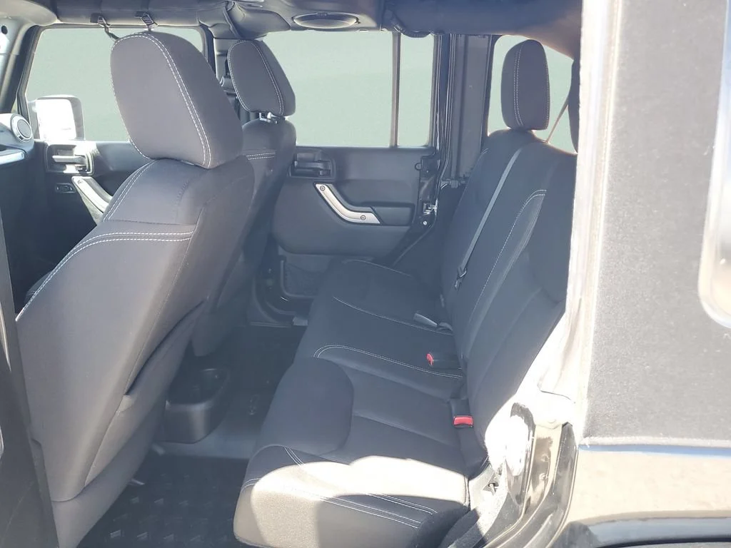 Used 2014 Black Jeep Sahara image 10