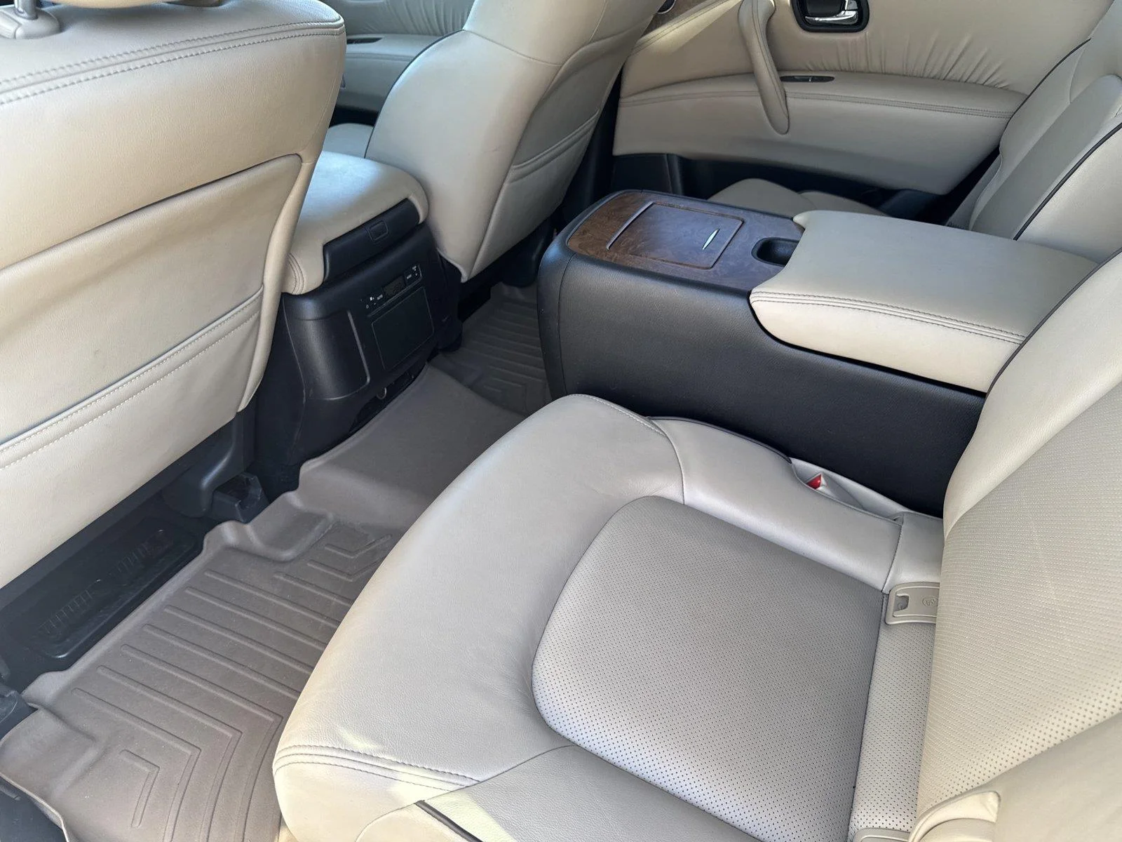 Used 2023 Aspen White Tricoat Nissan SL image 25