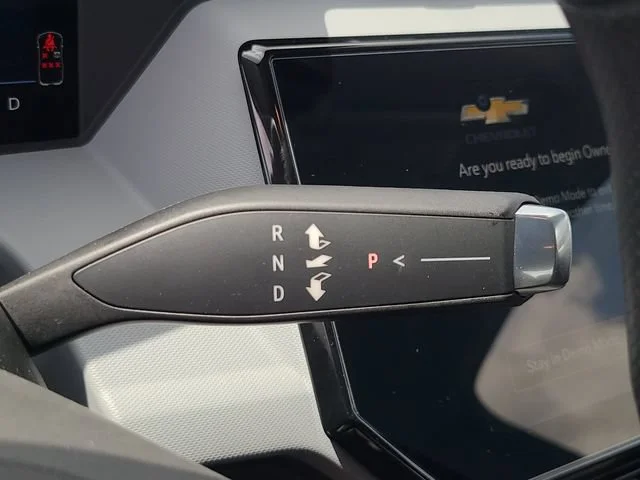 New 2027 Summit White Chevrolet LT image 31