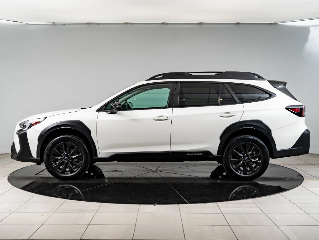 Used 2025 Crystal White Pearl Subaru Onyx Edition XT image 5