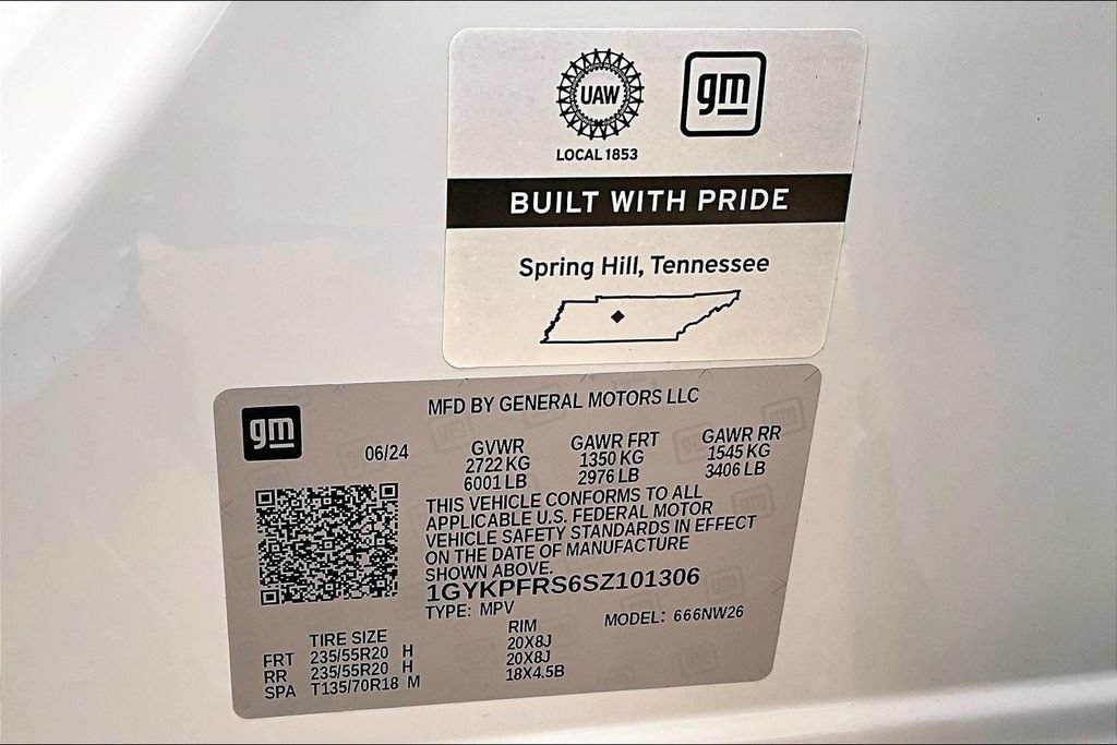 Certified Used 2025 Crystal White Tricoat Cadillac Premium Luxury image 34