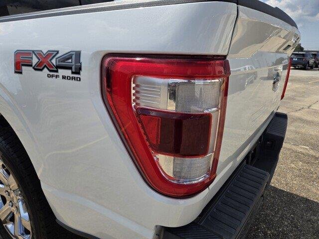 Used 2021 Star White Metallic Tri-Coat Ford LARIAT image 31