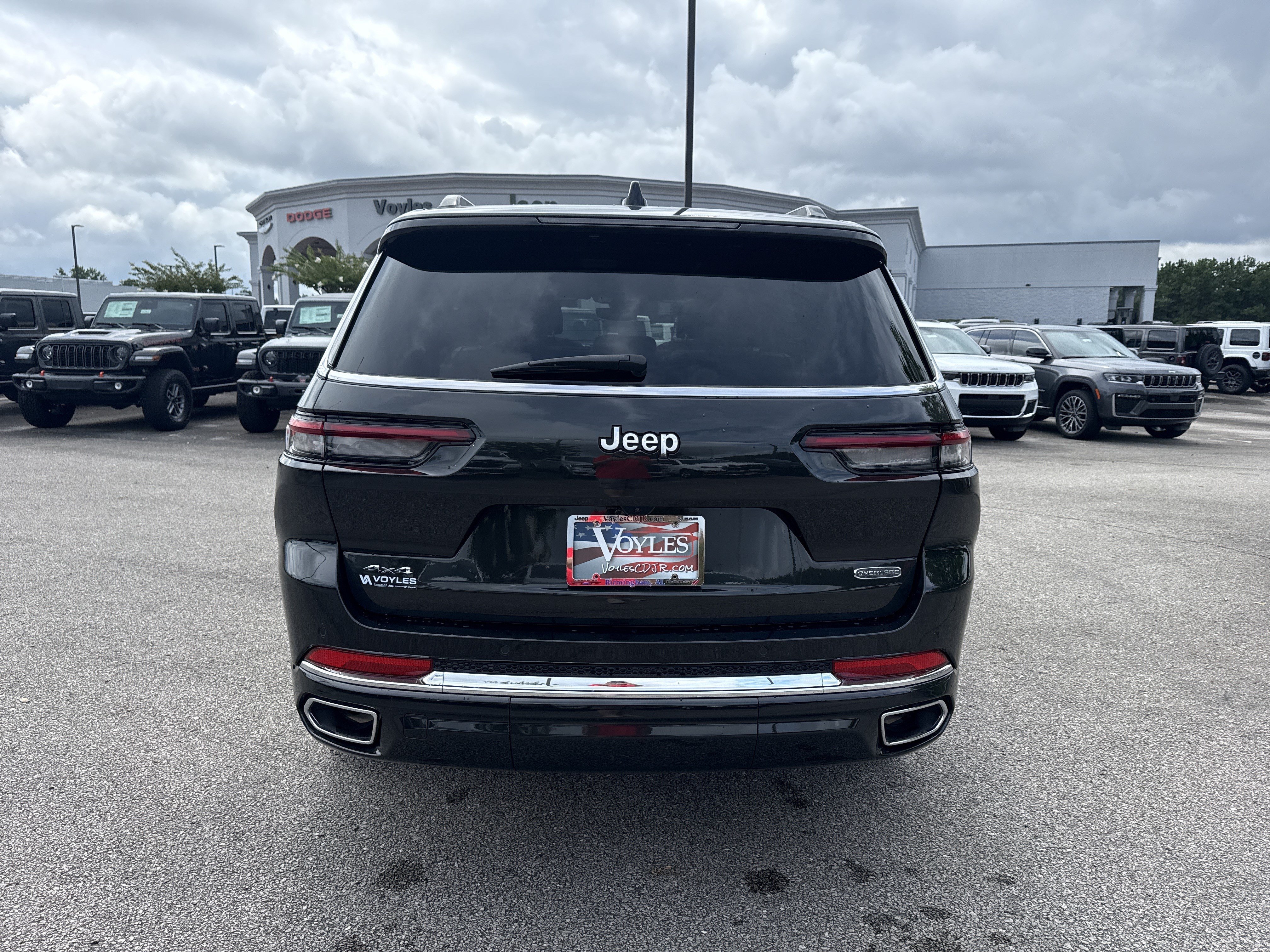 Used 2023 Rocky Mountain Pearlcoat Jeep Overland image 6