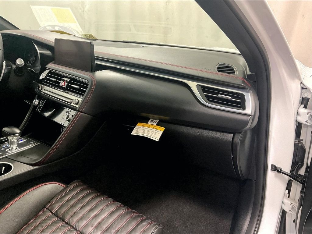 Used 2025 White Genesis 3.3T Sport Advanced image 13