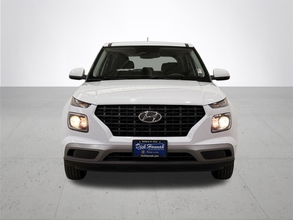 Used 2023 White Hyundai SE image 4