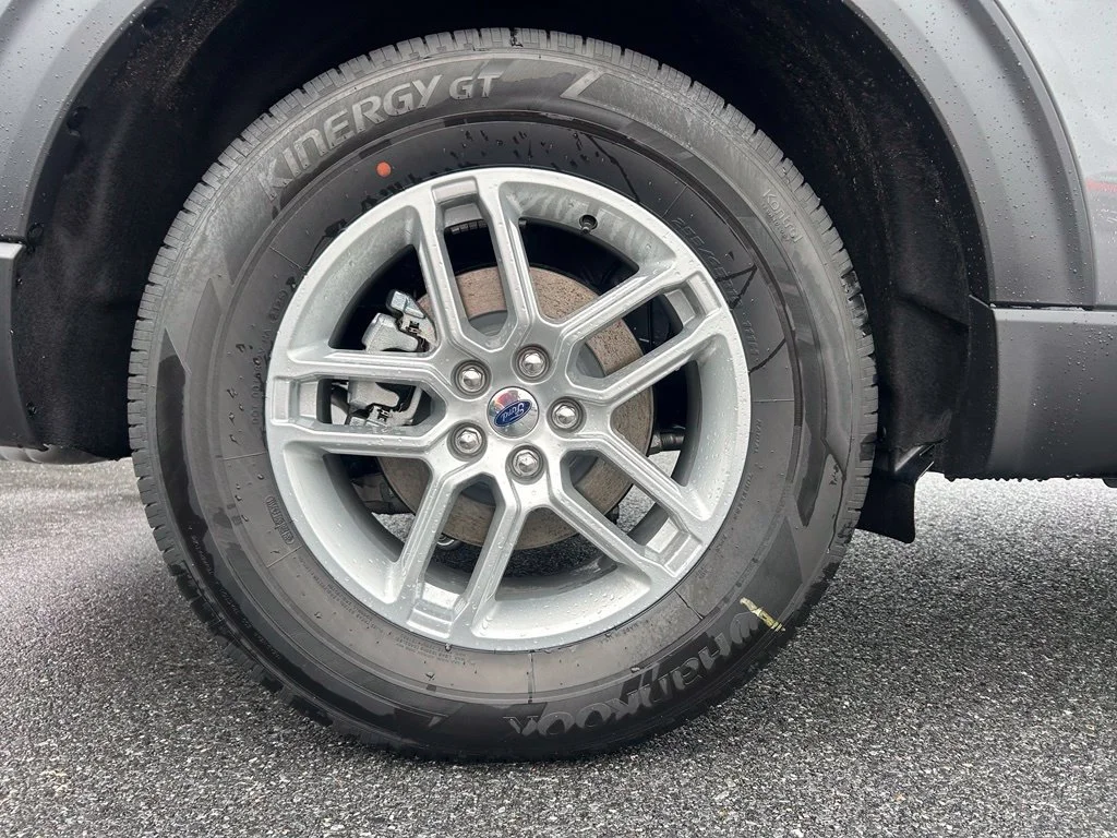 New 2026 Carbonized Gray Metallic Ford Active image 35