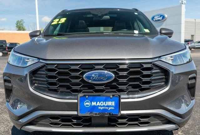 Used 2023 Gray Ford ST-Line image 3