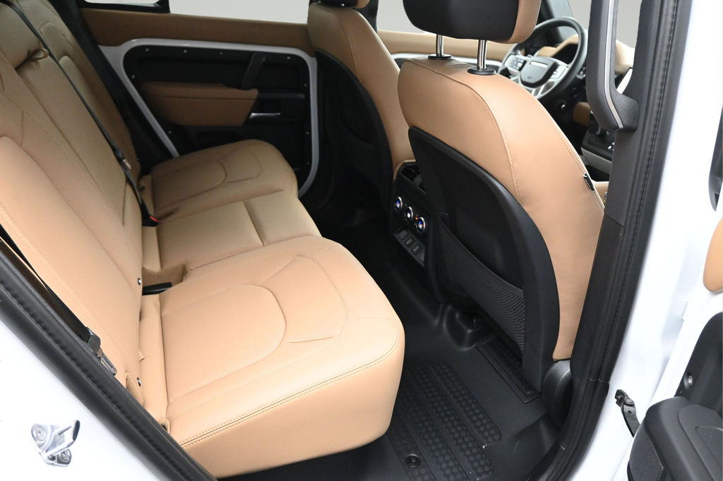 New 2026 White Land Rover X-Dynamic SE image 8