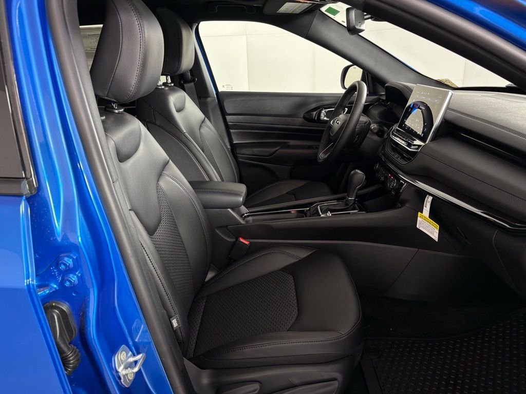 New 2026 Hydro Blue Pearl-Coat Exterior Paint Jeep Latitude image 43