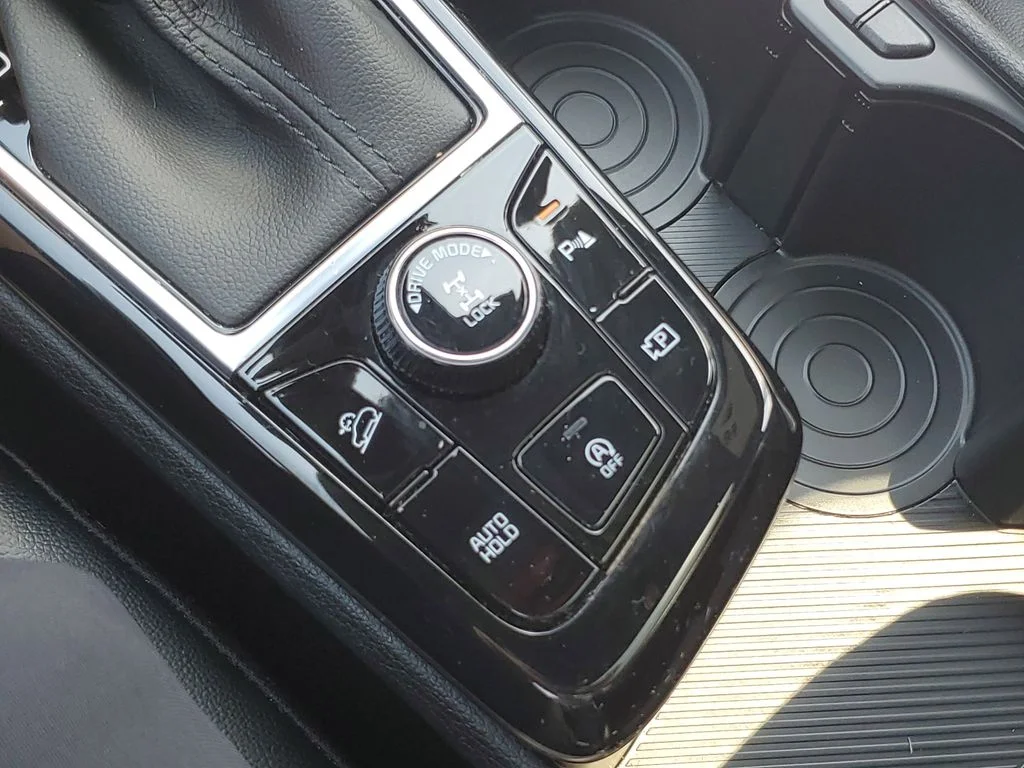 Certified Used 2024 White Kia X-Line image 31