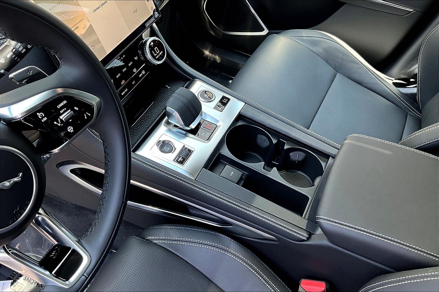 2026 Jaguar F-Pace R-Dynamic S - Photo 8