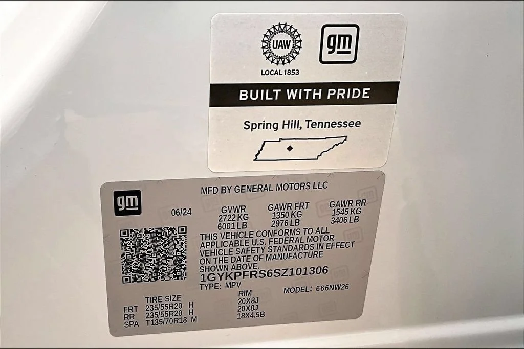 Certified Used 2025 Crystal White Tricoat Cadillac Premium Luxury image 34