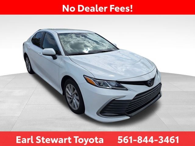 Used 2023 White Toyota LE image 3