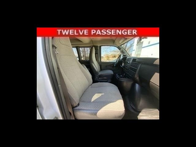 2022 Chevrolet Express Passenger LS - Photo 17