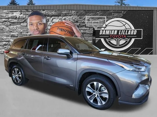 2022 Toyota Highlander XLE Hybrid 4x4's photo