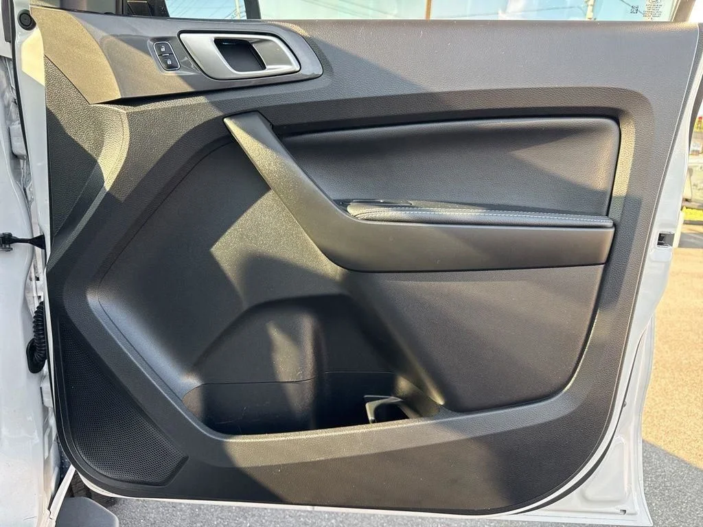 Used 2019 White Ford Lariat image 25