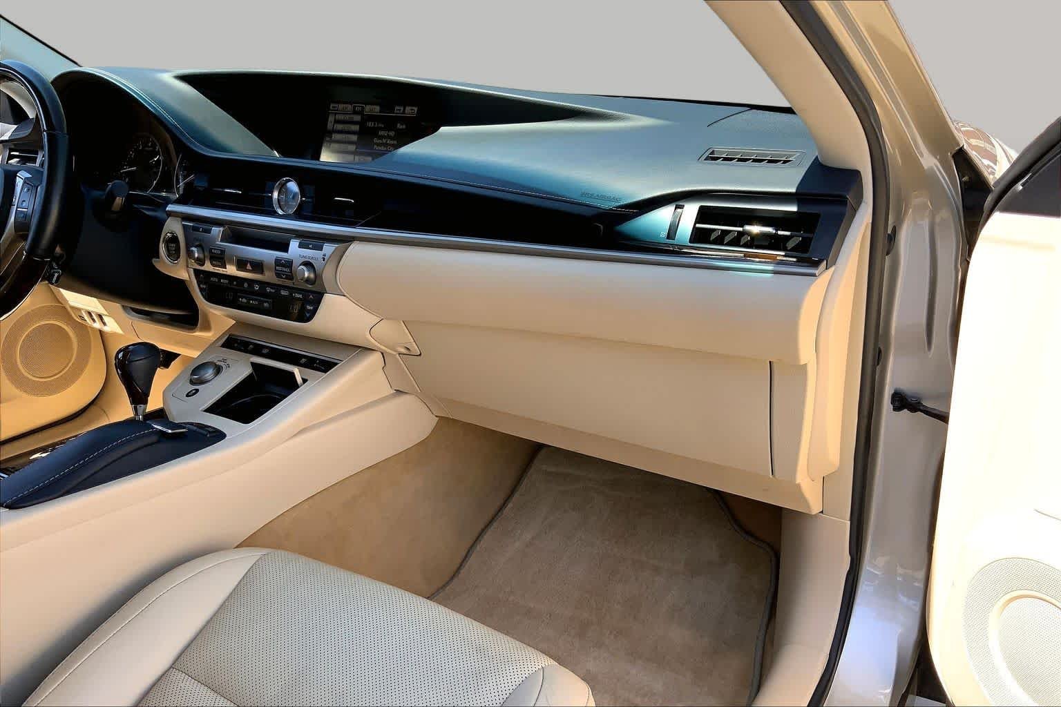 Used 2014 Satin Cashmere Metallic Lexus  image 19
