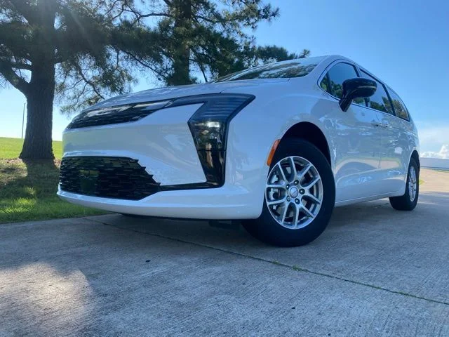 New 2027 Bright White Clear-Coat Exterior Paint Chrysler Select image 2