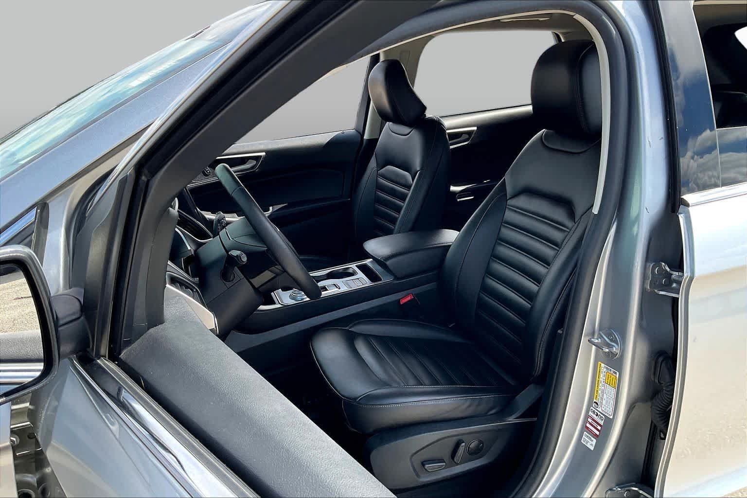Used 2021 Iconic Silver Ford SEL image 8