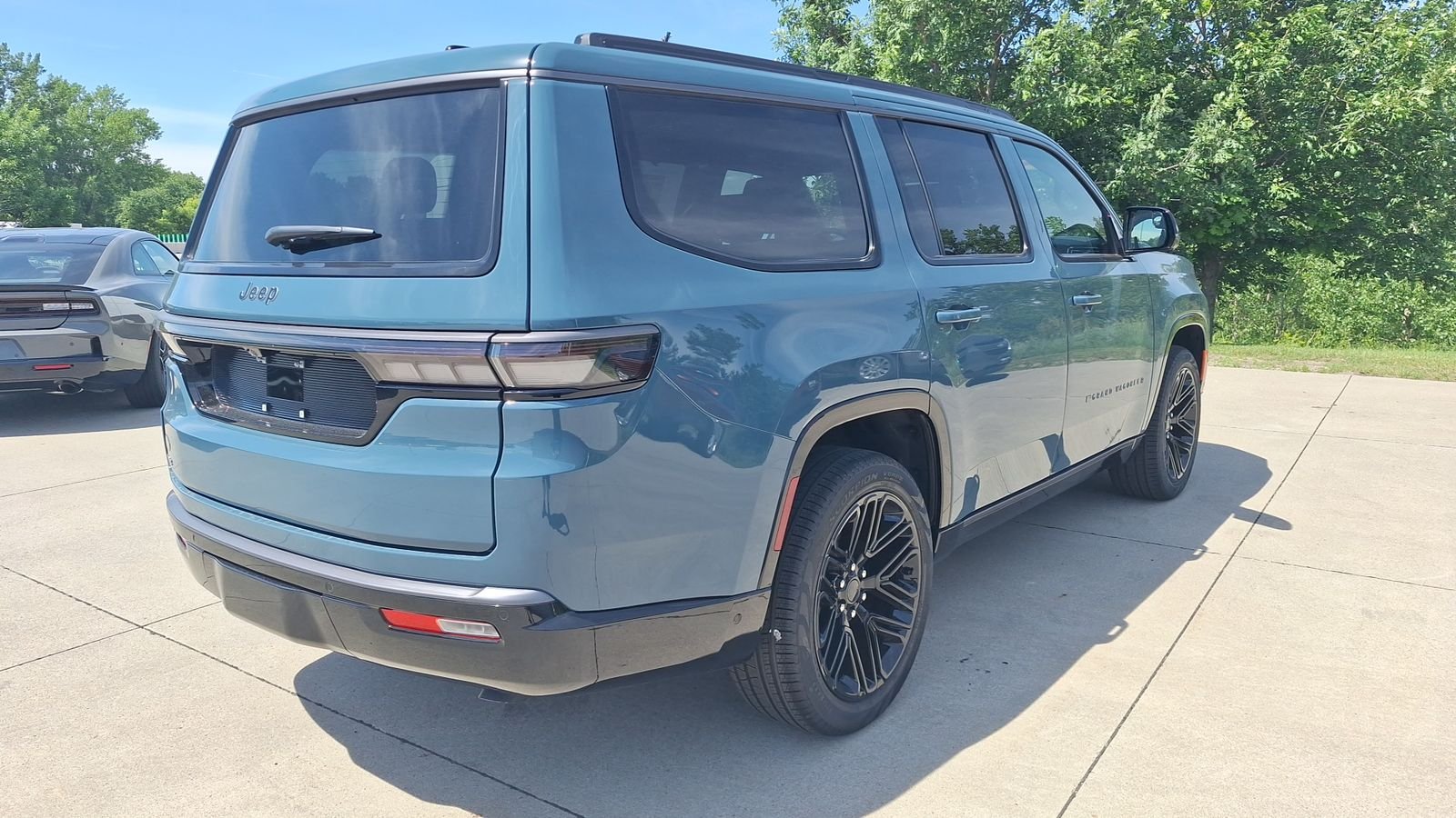 New 2026 Steel Blue Exterior Paint Jeep Limited Reserve image 4