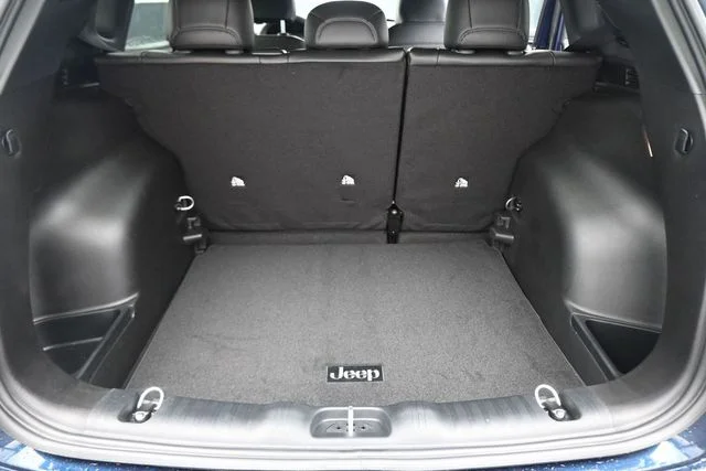 New 2026 Fathom Blue Pearl-Coat Exterior Paint Jeep Latitude image 24