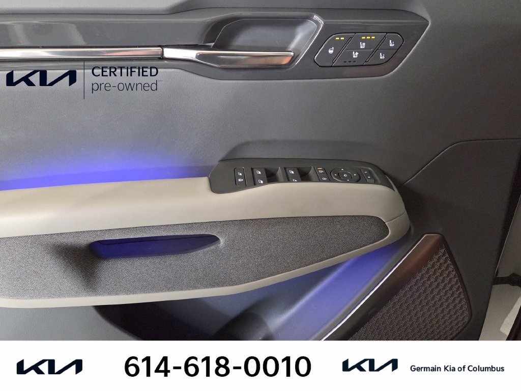 Used 2024 White Kia Land image 26