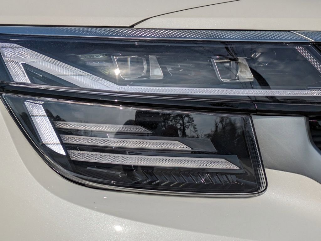 New 2024 Snow White Pearl Kia SX image 9
