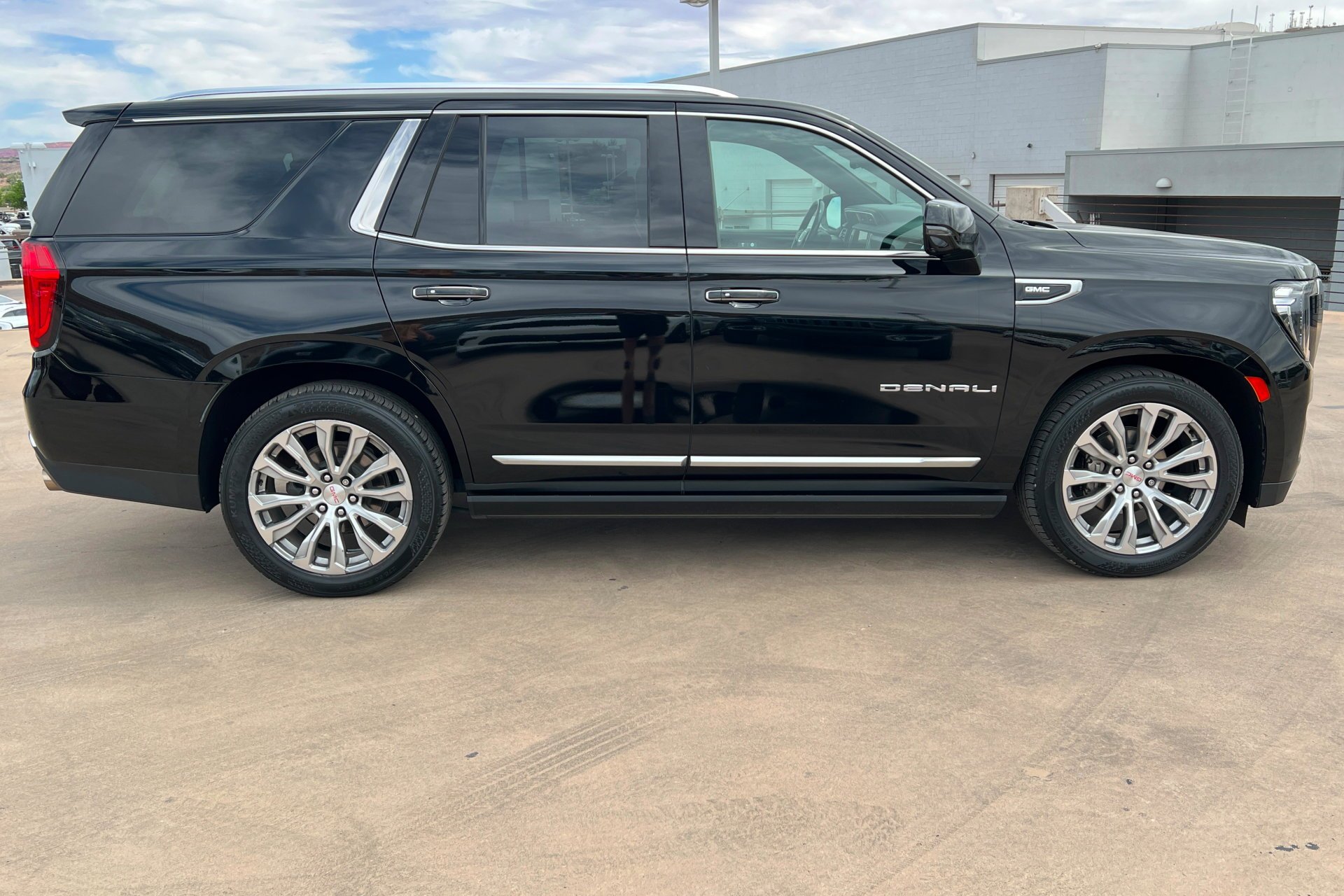 Used 2022 Onyx Black GMC Denali image 7