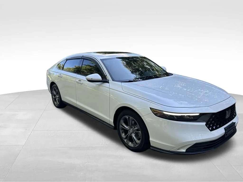 Used 2023 White Honda EX image 7