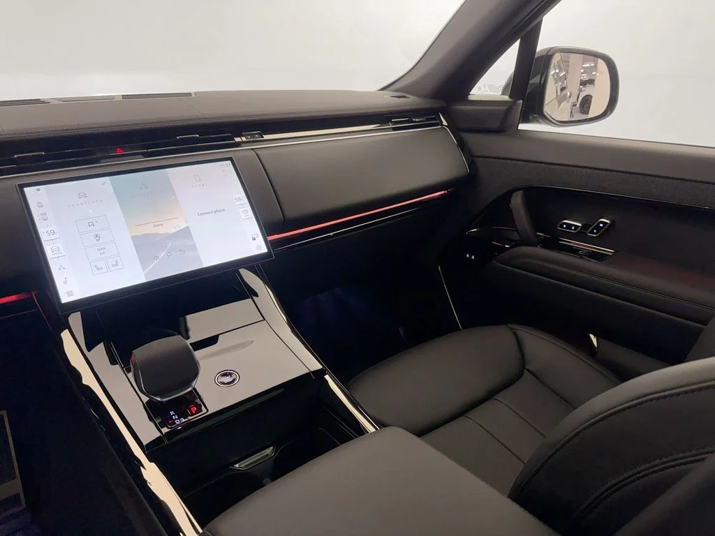 New 2026 Carpathian Grey Land Rover Dynamic SE image 24