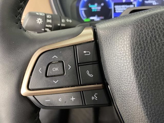 Used 2025 Beige Toyota MAX Platinum image 18