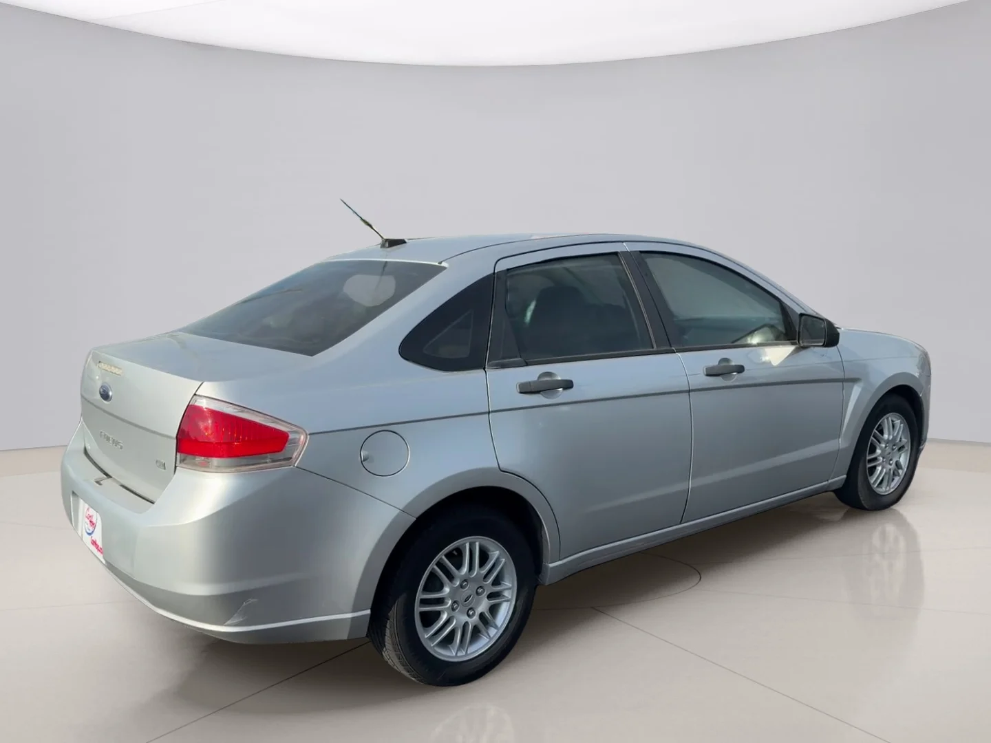 Used 2010 Silver Ford SE image 5
